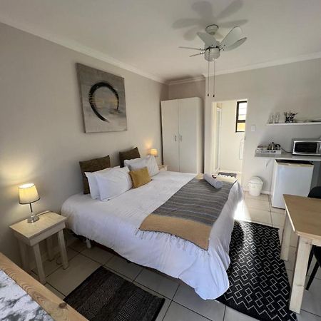 10 On Beresford Otel East London Dış mekan fotoğraf