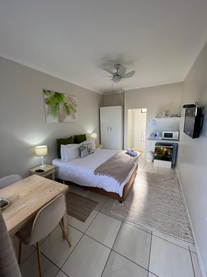 10 On Beresford Otel East London Dış mekan fotoğraf